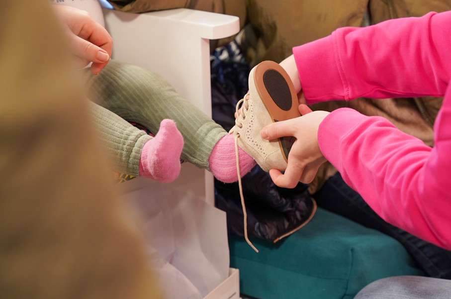 In deze blog leggen we uit waarom goed passende schoenen zo belangrijk zijn en wat de gevolgen zijn van slecht passende schoenen.